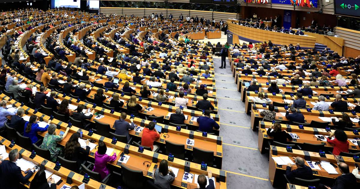 PE acorda redução de emissões de gases com efeito de estufa em 90% até 2040