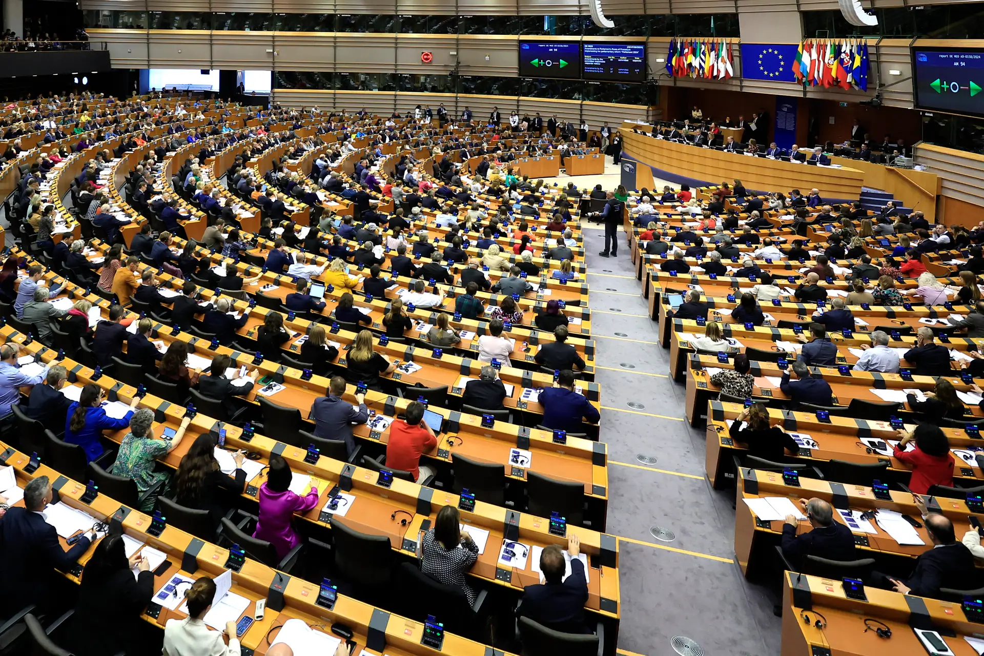 Centro-direita e socialistas precisam de alianças para maioria no Parlamento Europeu