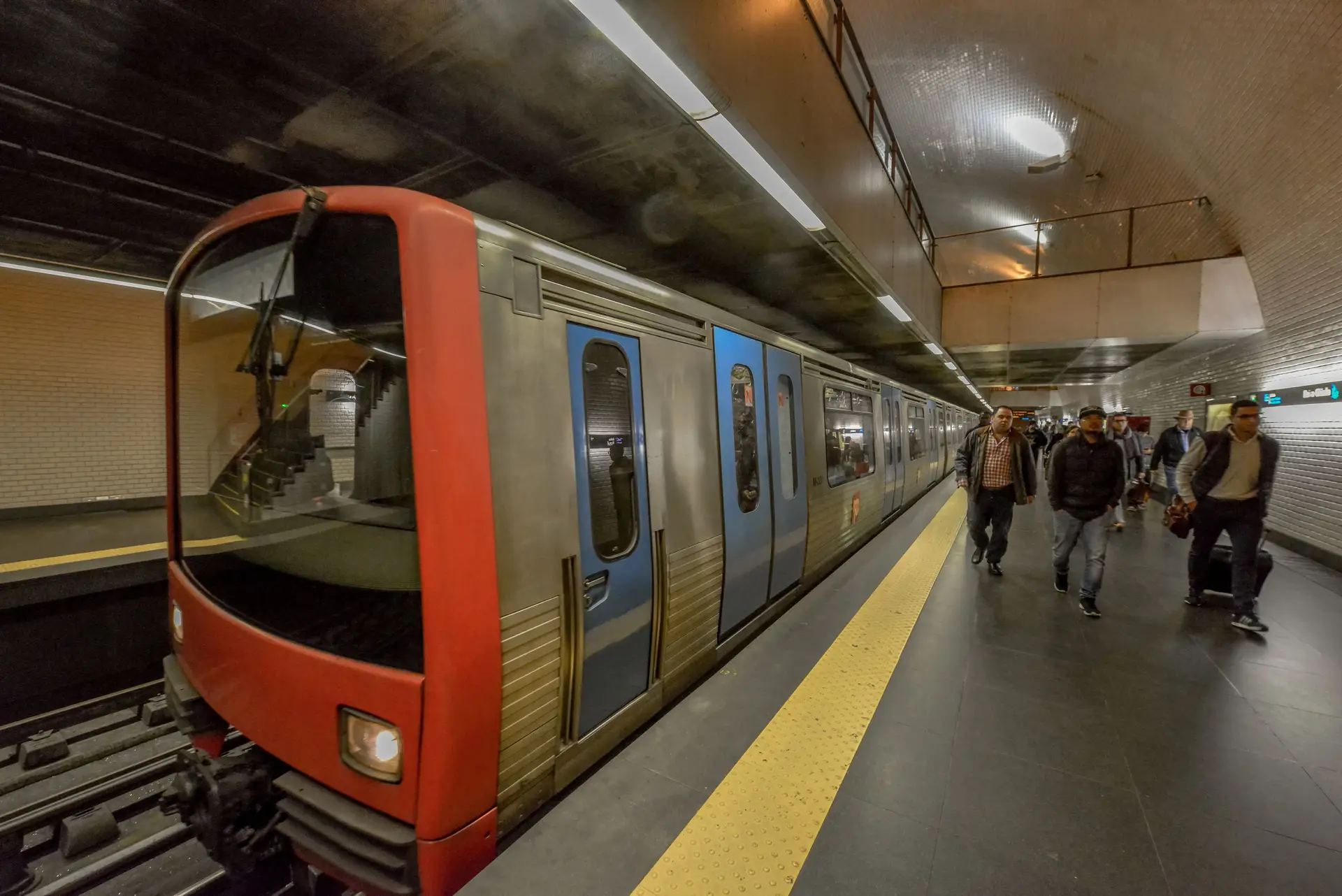 Retomada circulação na Linha Azul do Metropolitano de Lisboa depois de avaria na sinalização
  #ÚltimasNotícias #lisboa