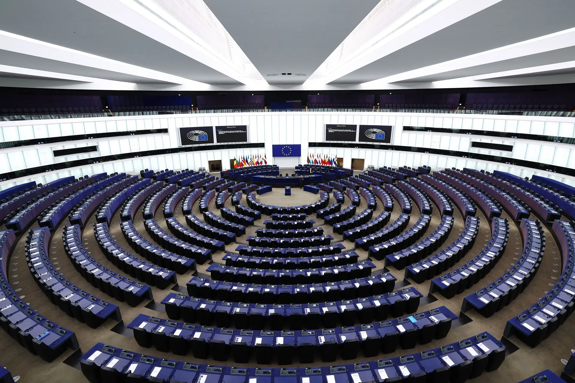 Dia de eleições europeias em 20 países, incluindo Portugal