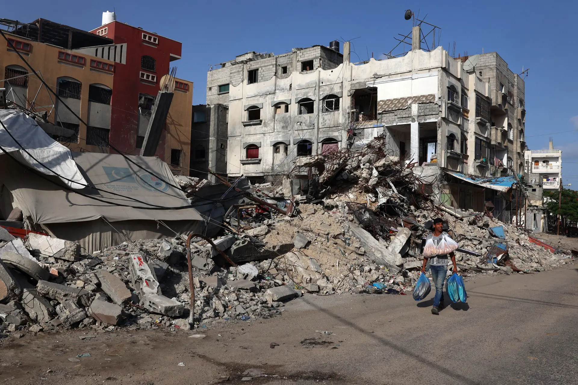 Exército israelita volta a atacar Rafah com recurso a artilharia e aviação