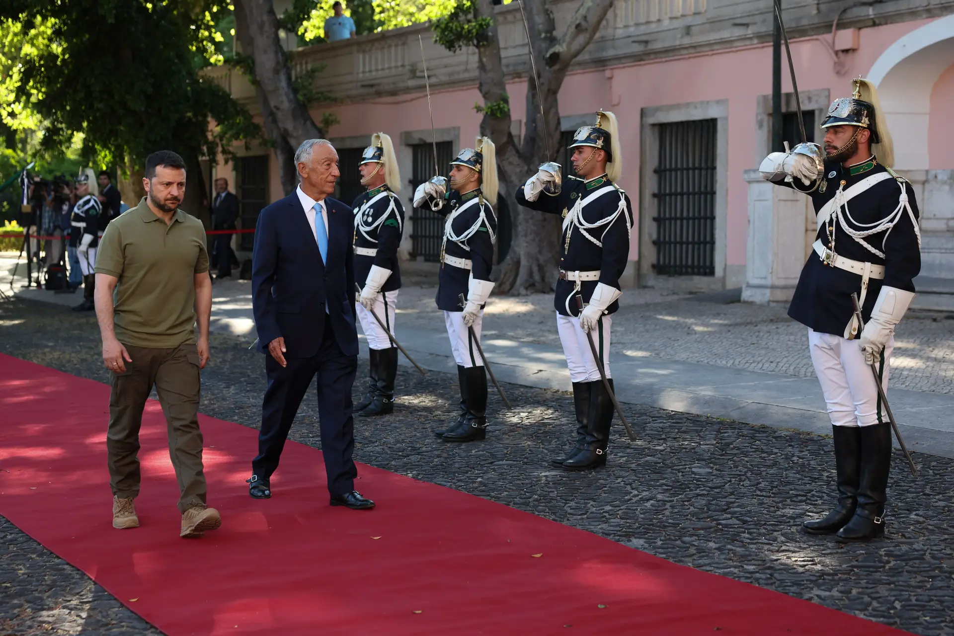 Seis horas e um acordo para 10 anos: assim foi a visita de Zelensky a Portugal