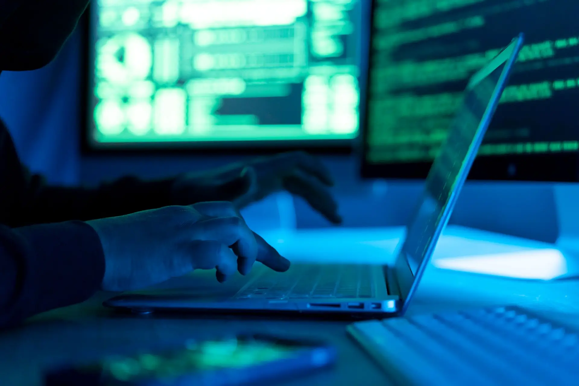 'Hackers' iranianos atacaram WhatsApp das administrações Biden e Trump 