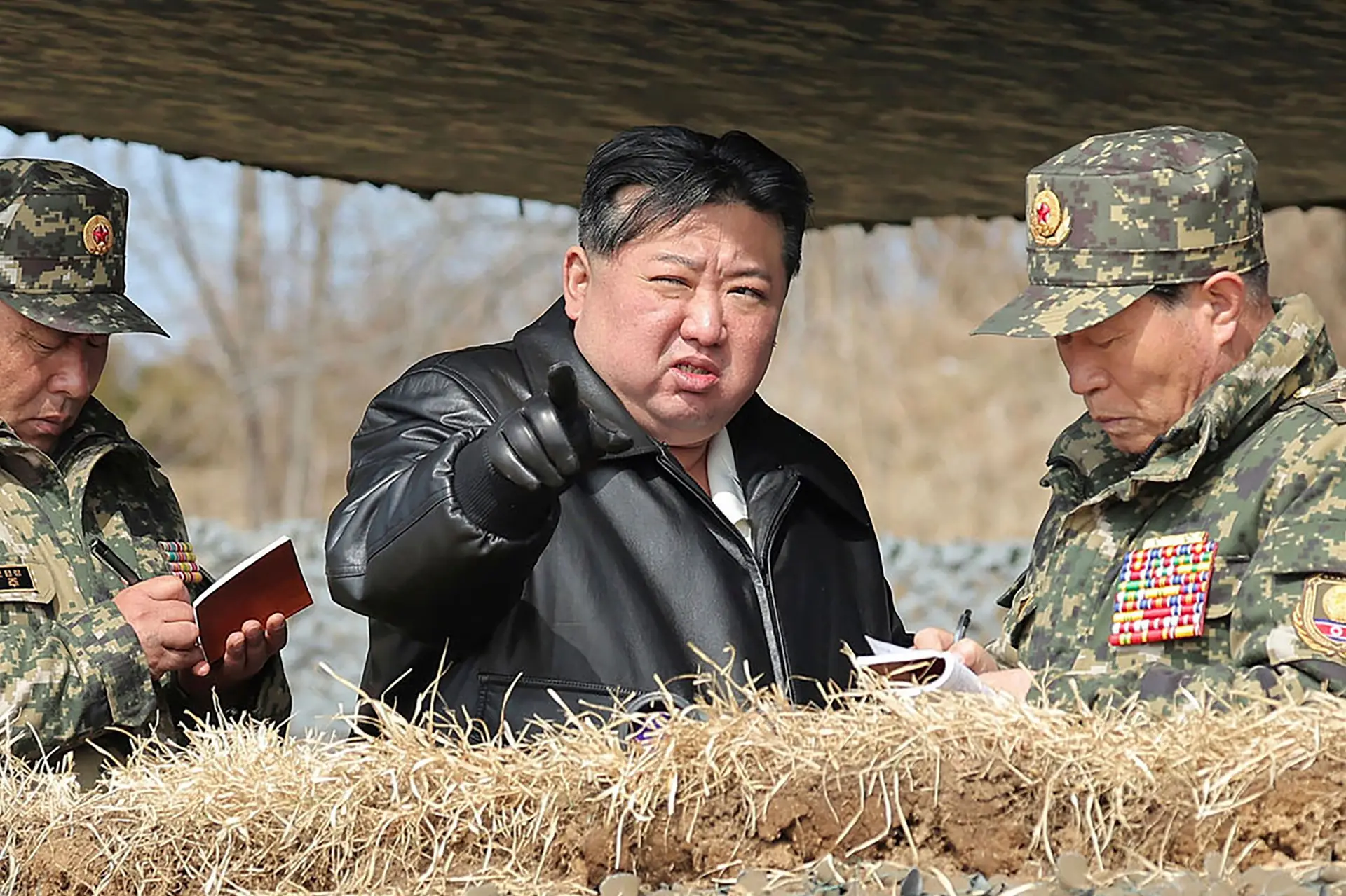 Líder da Coreia do Norte afirma querer desenvolver arsenal nuclear