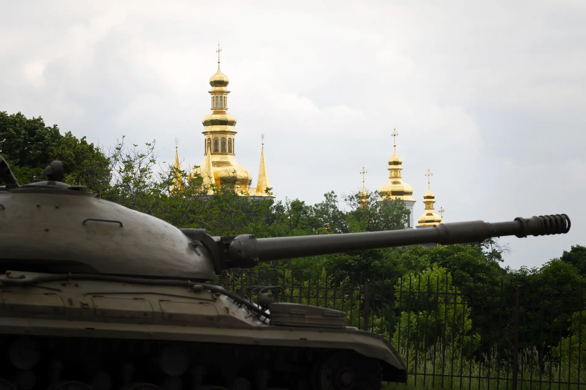 Moscovo e Kiev trocam prisioneiros de guerra pela primeira vez em três meses