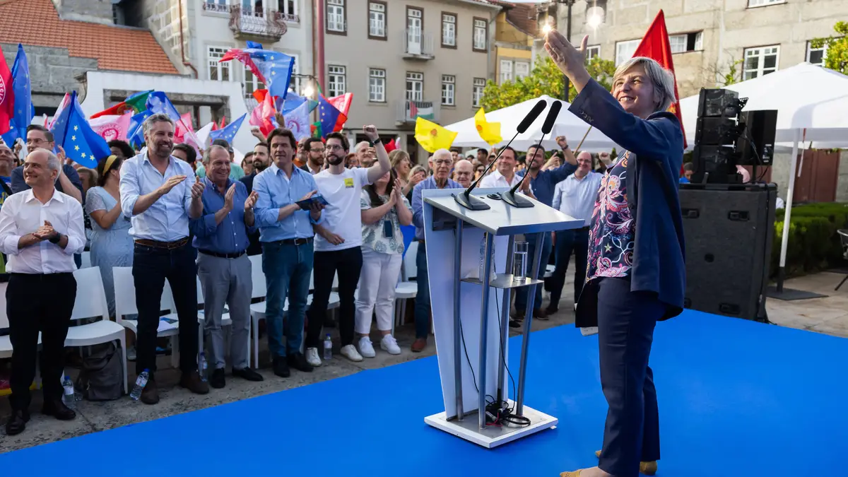 A cabeça de lista do Partido Socialista (PS) às eleições europeias, Marta Temido, durante um comício no âmbito da campanha eleitoral em Guimarães