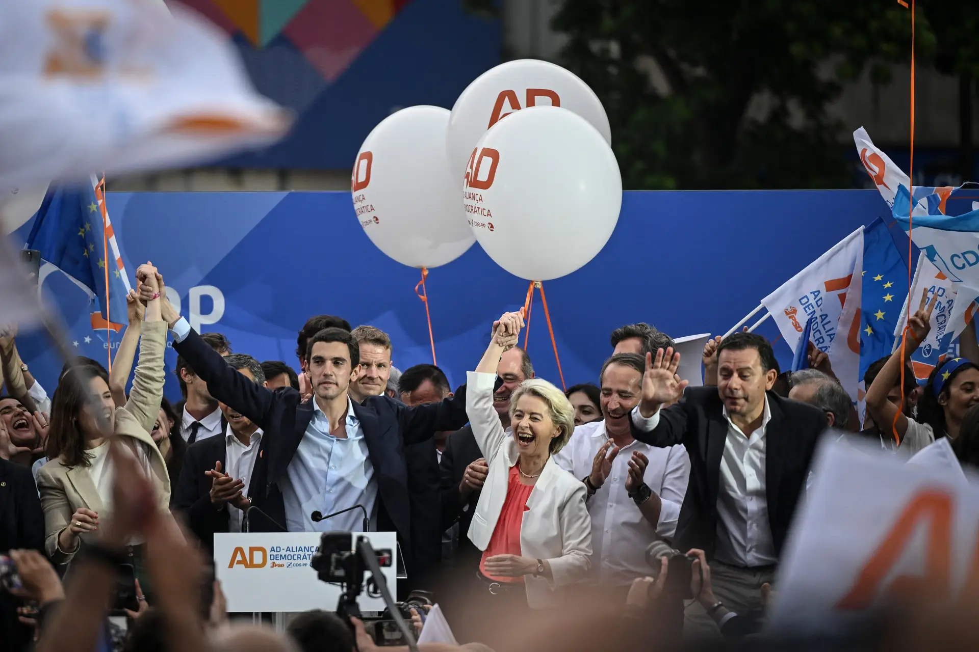 Campanha da AD: momento de tensão durante exposição de Von der Leyen, uma pessoa foi detida