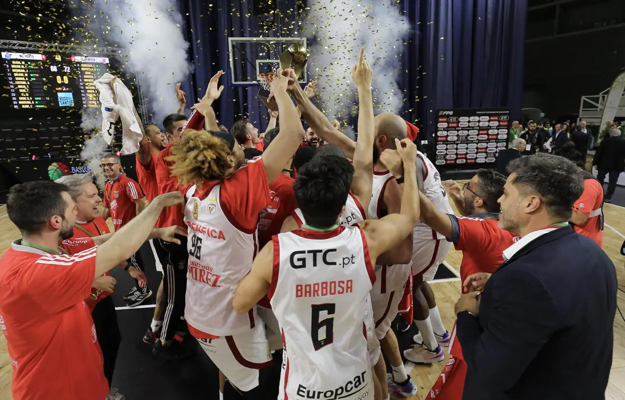 Benfica sagra-se tricampeão nacional de basquetebol