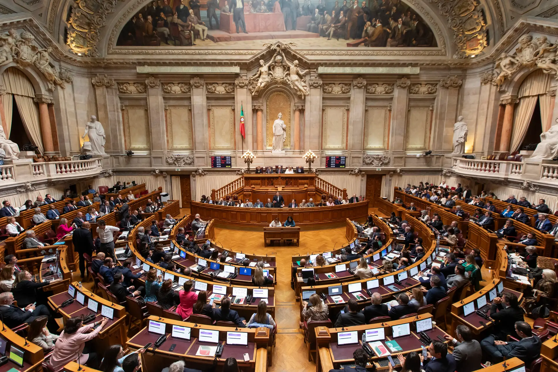 Le Parlement approuve la proposition d’organiser des célébrations à l’Assemblée de la République le 25 novembre