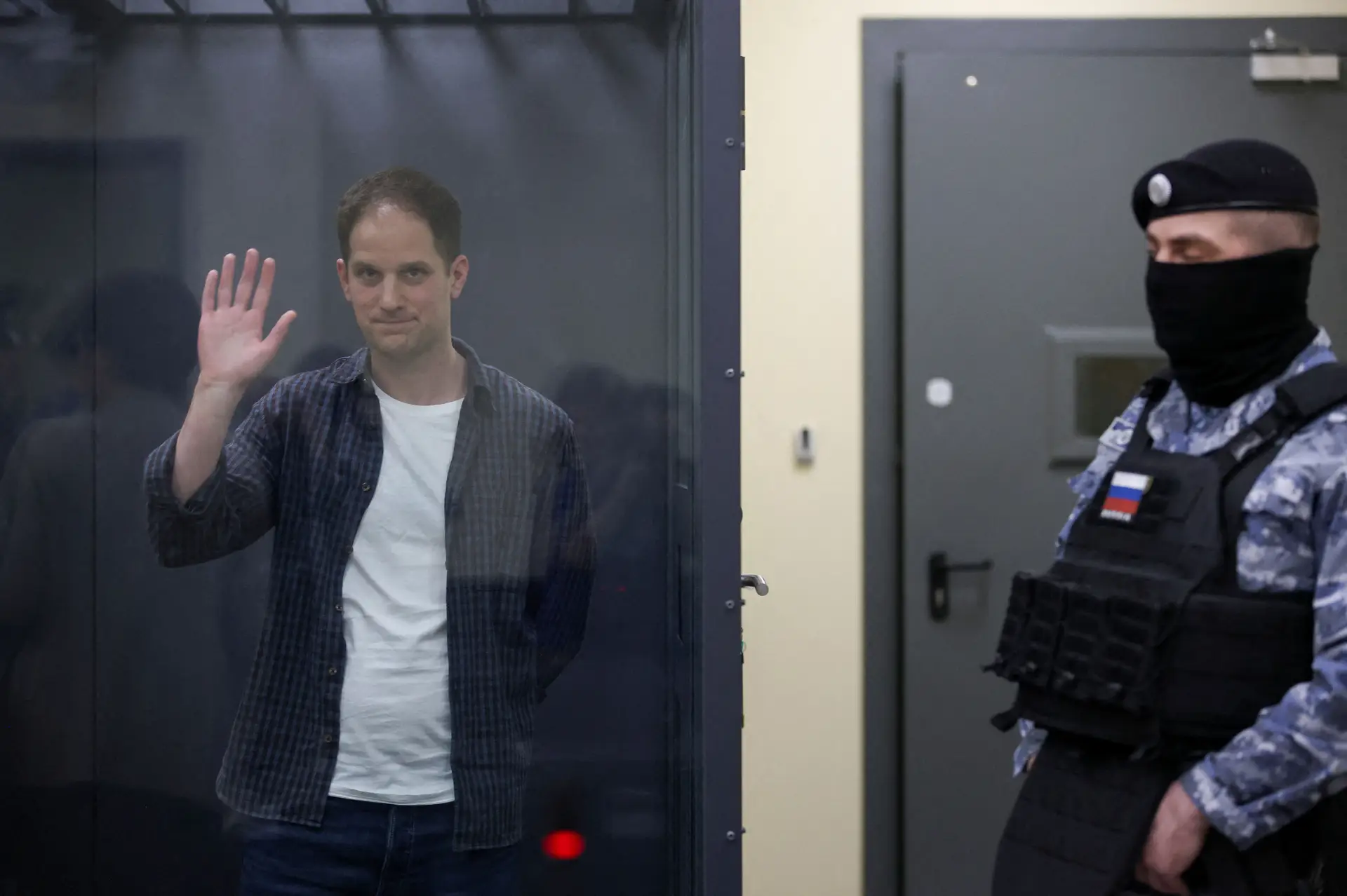 Jornalista norte-americano vai a julgamento na Rússia por espionagem para a CIA