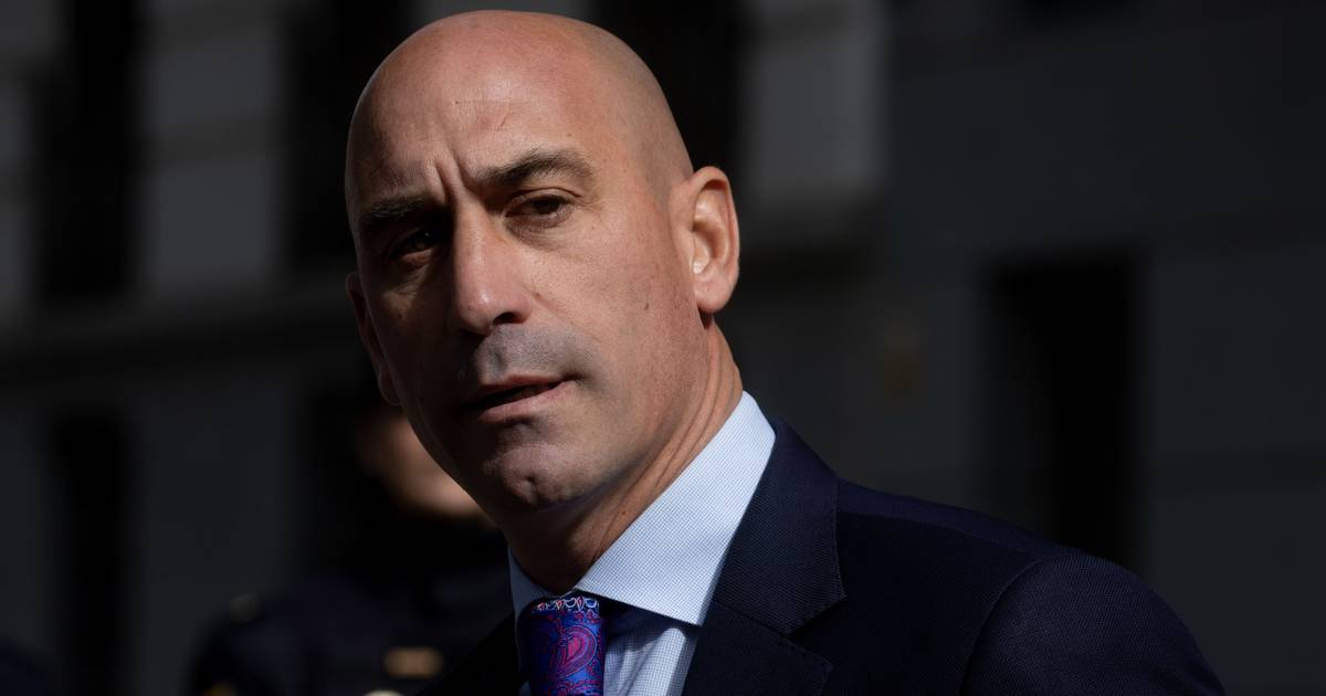 Luis Rubiales vai recorrer da condenação por beijo não consentido a Jenni Hermoso