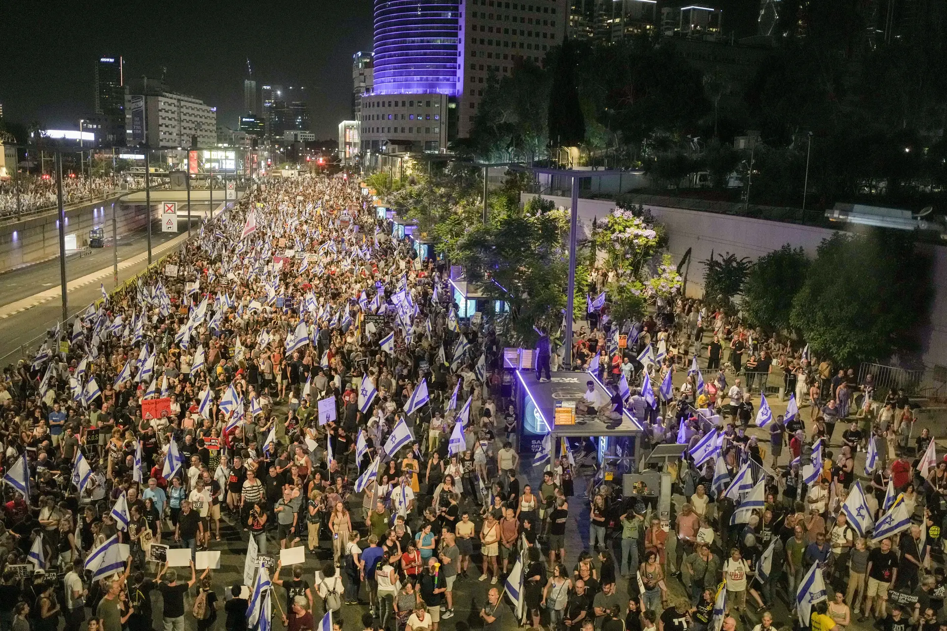 Manifestantes bloqueiam autoestradas em Israel em protesto contra Governo de Netanyahu