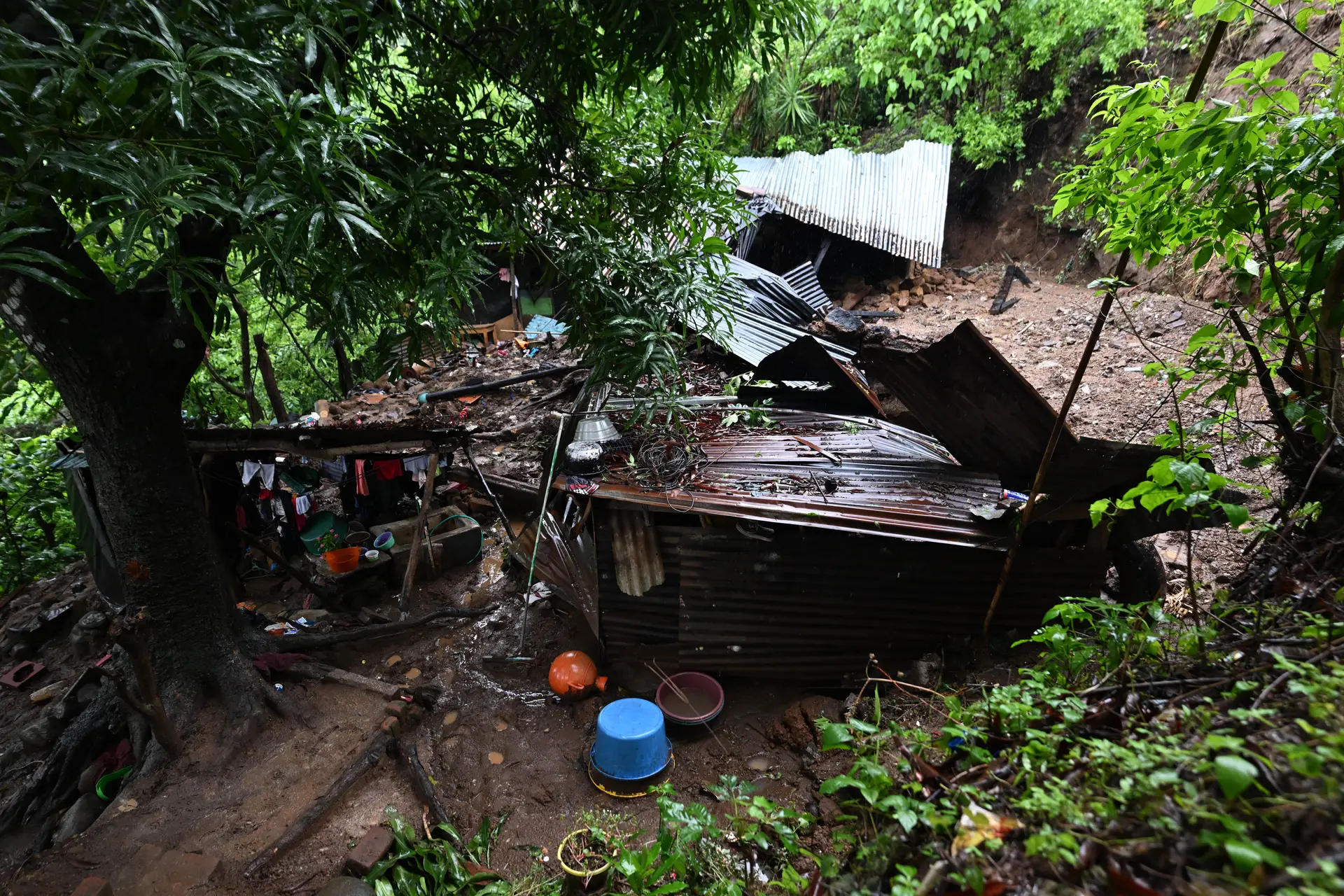 Chuvas torrenciais em El Salvador fazem pelo menos 14 mortos