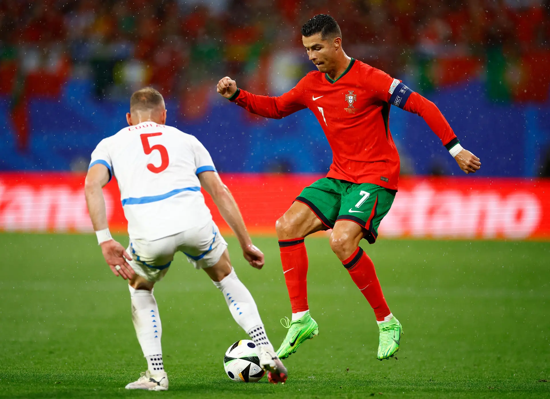 Cristiano Ronaldo, contra a República Tcheca (Foto: Sic Notícias)