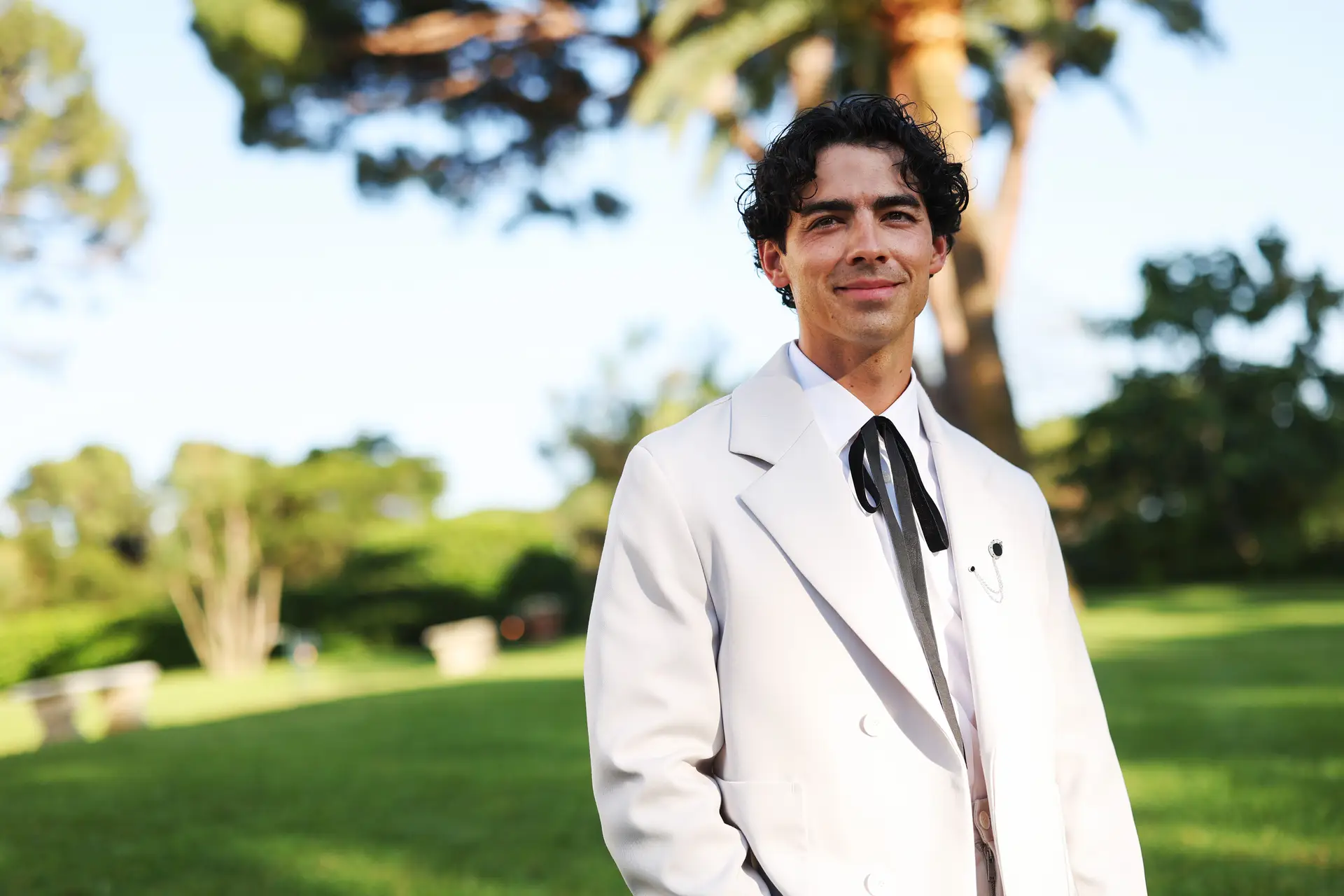 A dias do concerto no Rock in Rio, fãs apanham Joe Jonas a passear por Lisboa