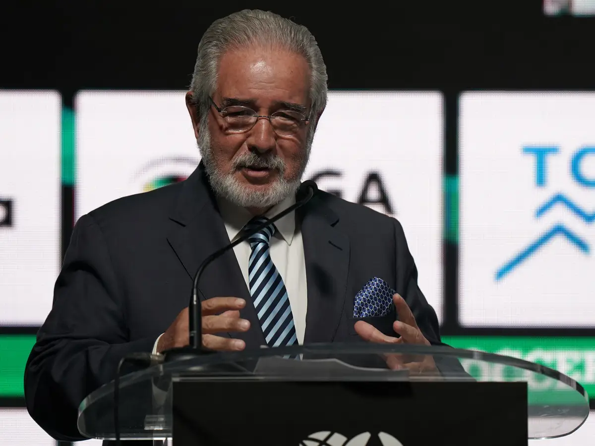 Isaltino chama a Ventura "pequeno ditador” em troca de acusações nas redes  sociais - SIC Notícias