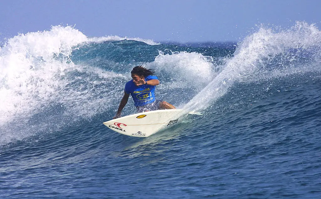 Tamayo Perry, le surfeur apparu dans “Pirates des Caraïbes”, est décédé après une attaque de requin