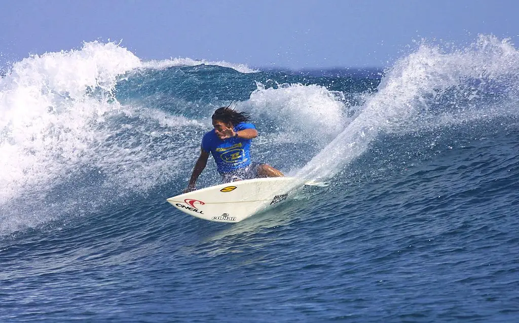 Tamayo Perry, surfista que participou em "Piratas das Caraíbas" morreu após ataque de tubarão