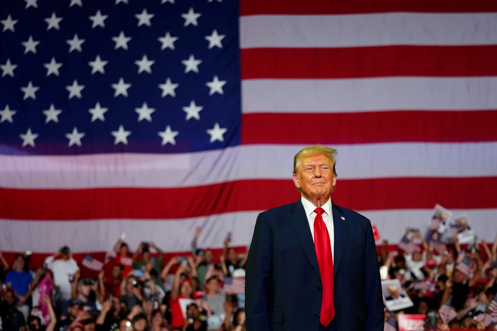 Juiz liberta Trump da ordem de silêncio no caso da atriz pornográfica Stormy Daniels