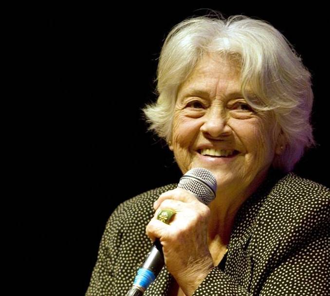 Conheça Adélia Prado, a vencedora do prémio Camões
