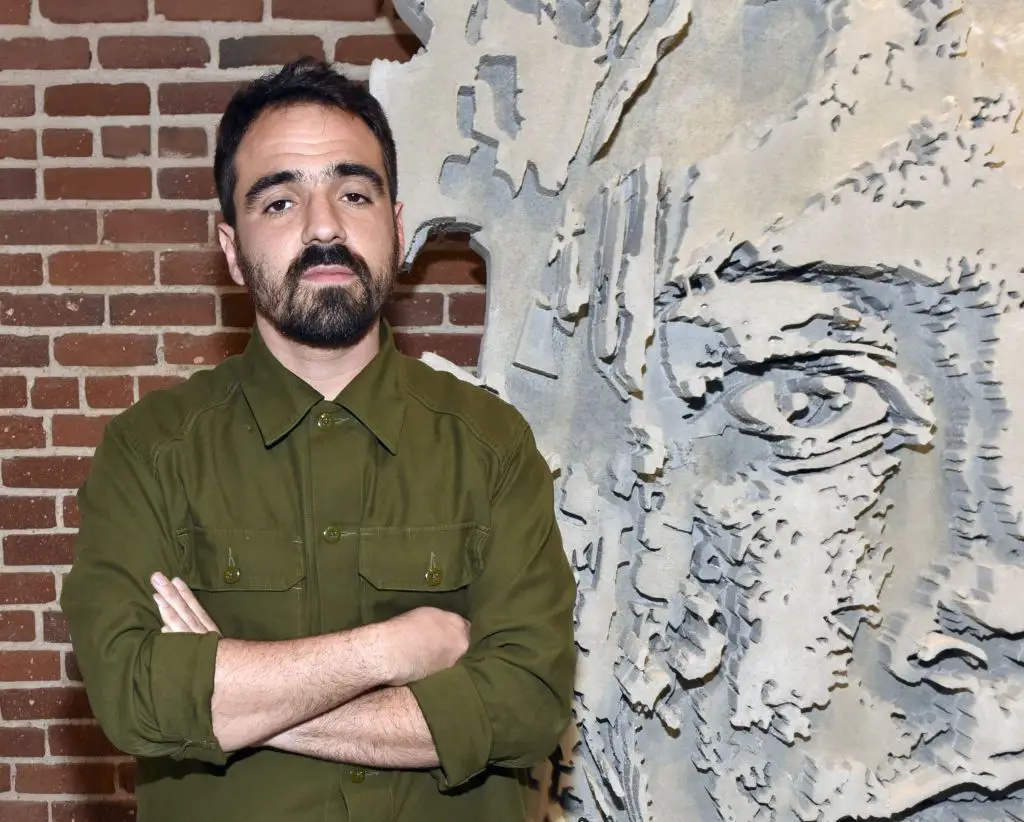 Vhils inaugura em Bruxelas mural sobre revoluções europeias, com foco na dos Cravos