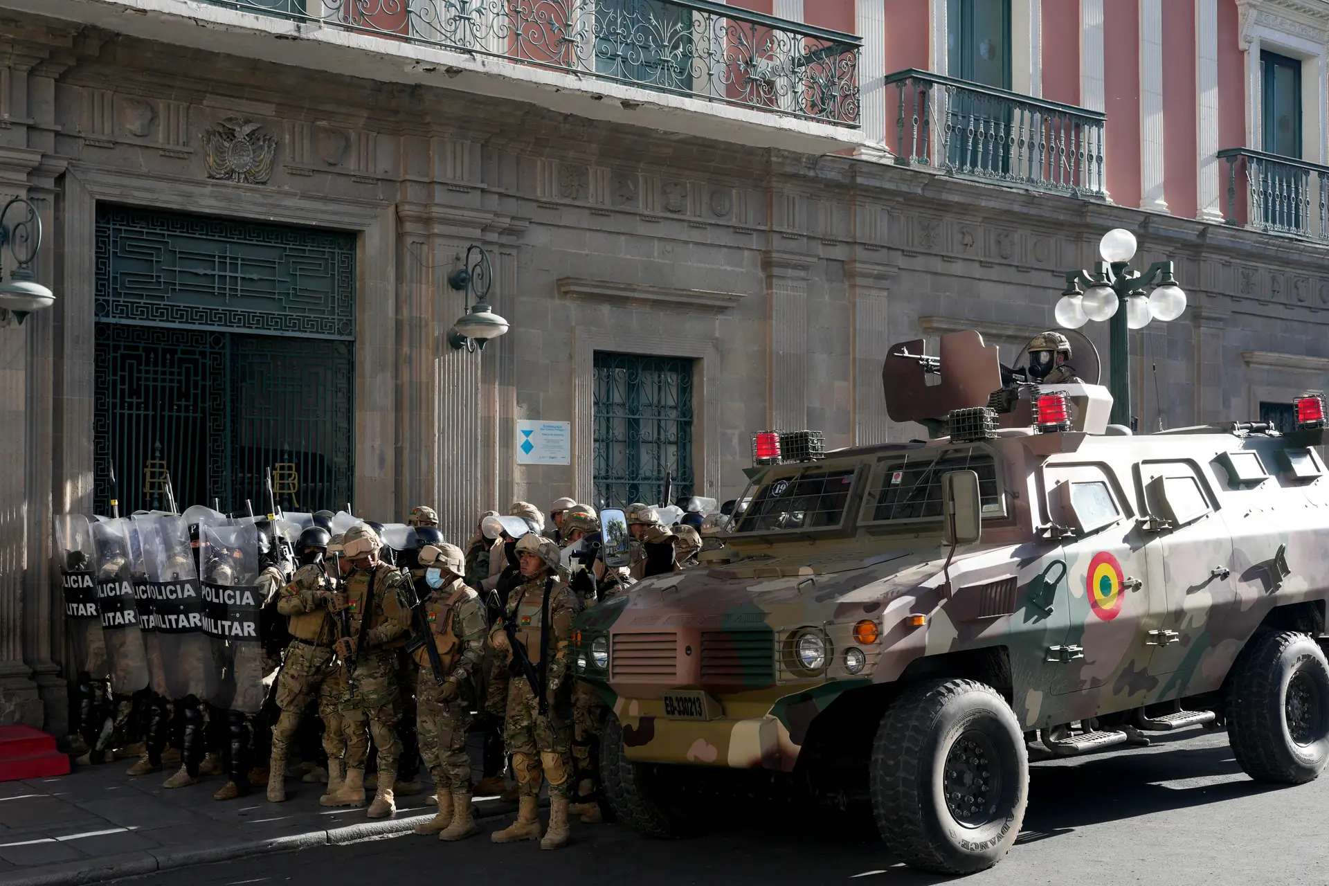 Intento de golpe de Estado en Bolivia: el ejército se desmoviliza después de que el presidente designa un nuevo comandante