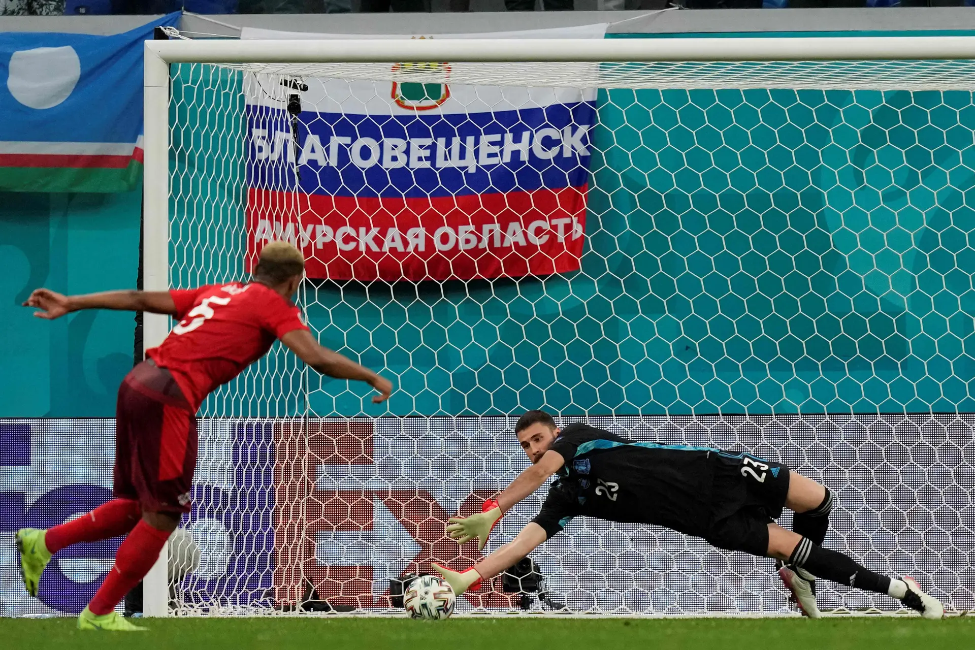 A Suíça foi eliminada do Euro 2020 pela Espanha nos quartos-de-final, após o desempate por pontapés de penálti
