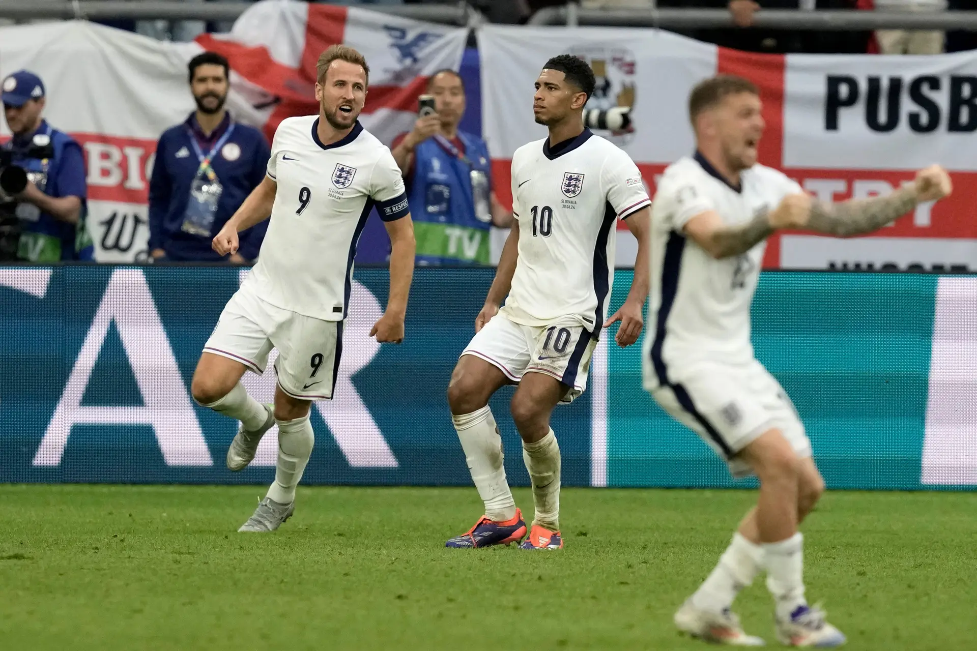 England besiegte die Slowakei in einem epischen Comeback und hielt seinen Traum von der EM 2024 am Leben