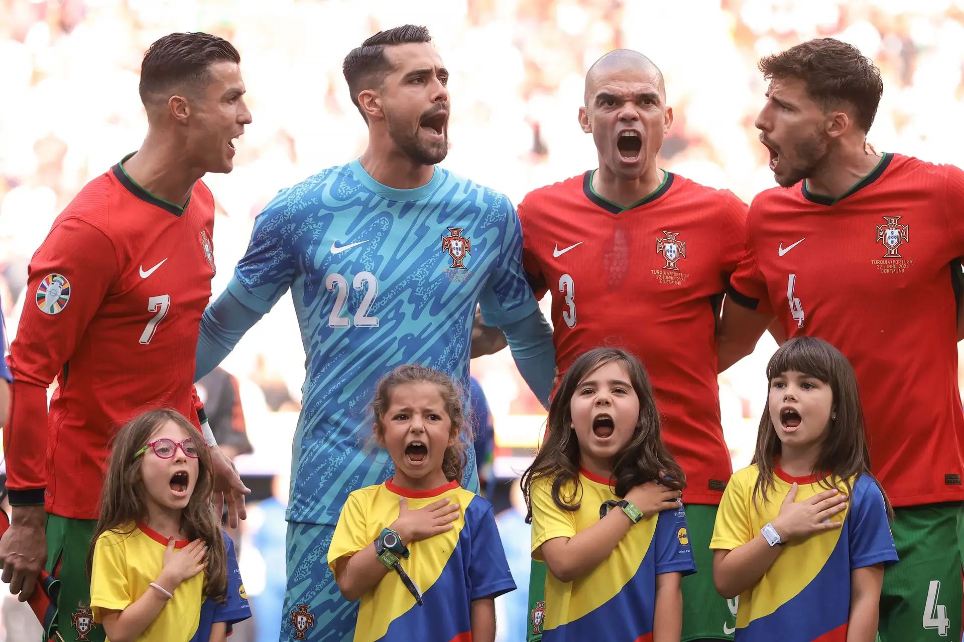 O regresso da defesa a quatro: concorda com este onze para o Portugal-Eslovénia?