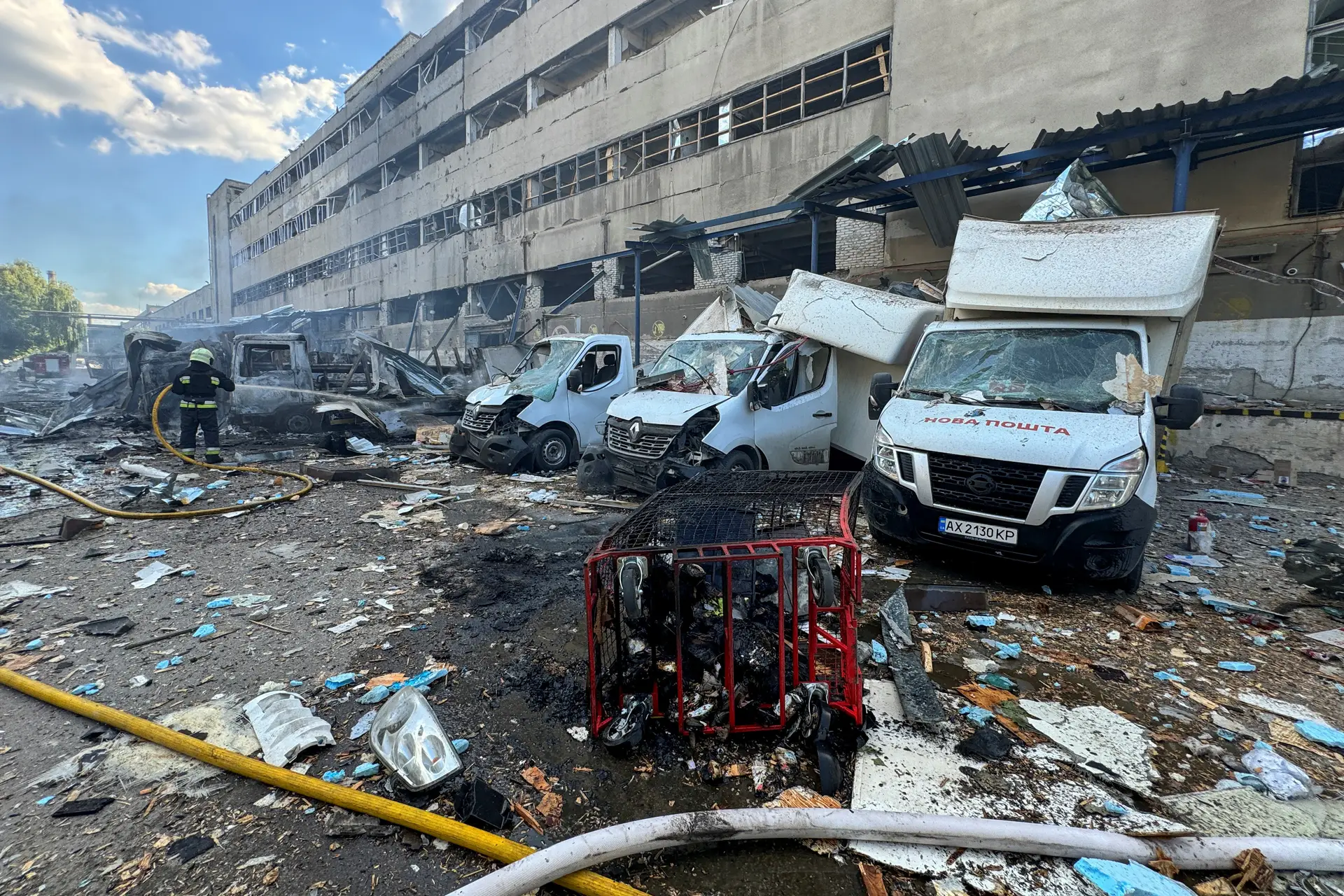 Ucrânia: Cinco civis mortos incluindo bebé em explosão de mina na região de Kharkiv