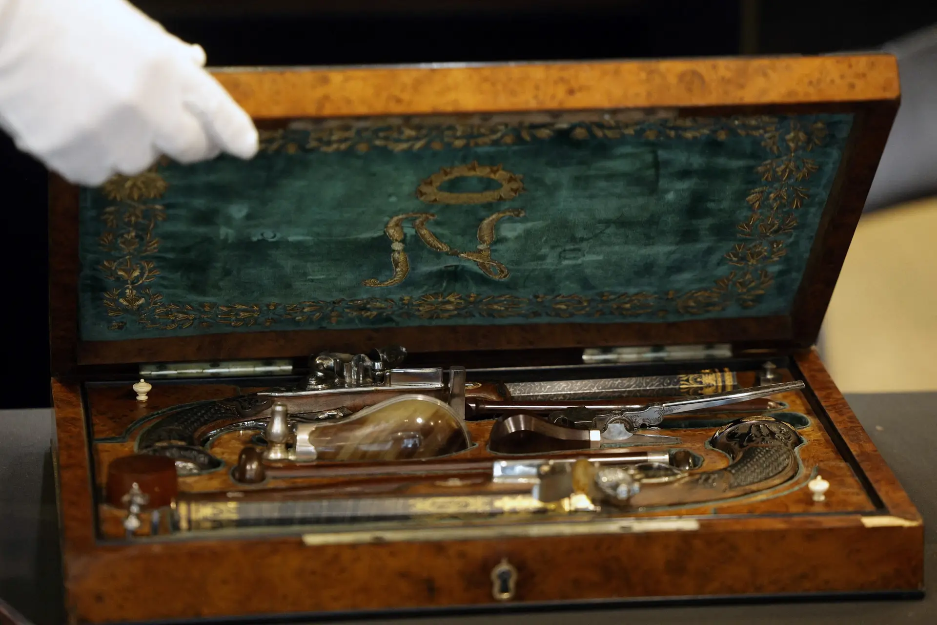 Pistolas com as quais Napoleão I se tentou suicidar vão a leilão perto de Paris