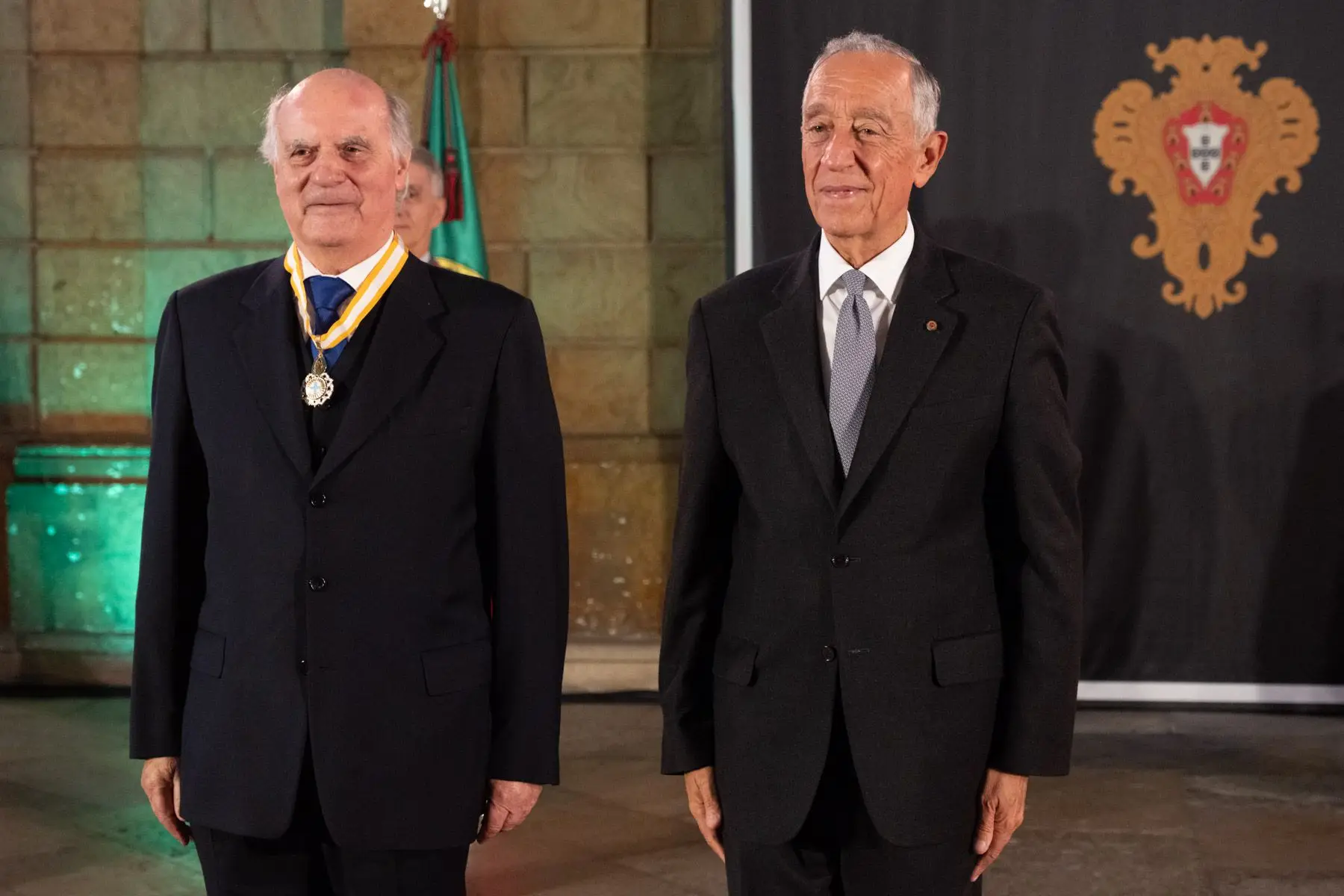 Rui Guimarães, capitão de Abril, com Marcelo Rebelo de Sousa, em 2023