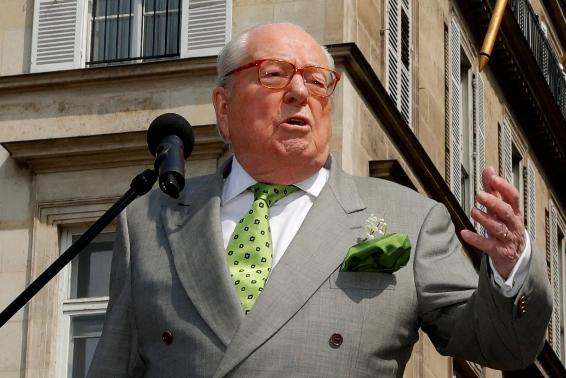 Tribunal de Paris isenta Jean-Marie Le Pen de ser julgado devido ao seu estado de saúde