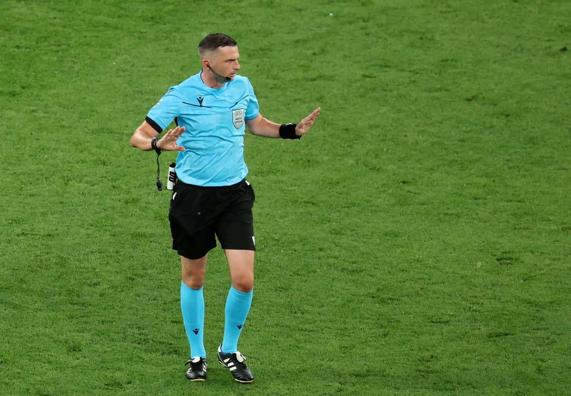 Euro 2024: Inglês Michael Oliver é o árbitro do jogo entre Portugal e França