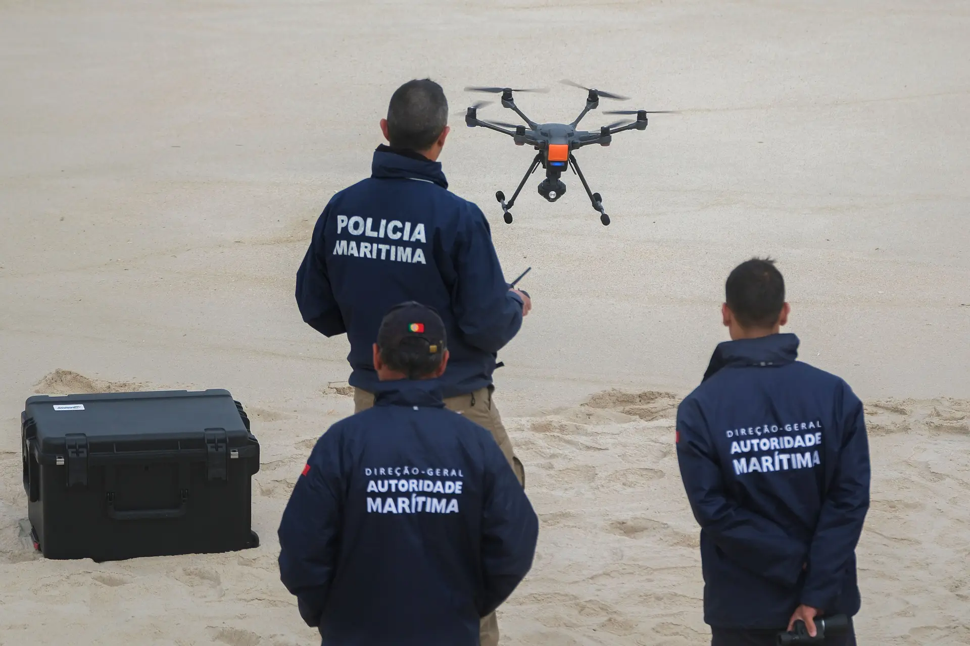Pescador desaparecido após cair à água em praia de Aljezur