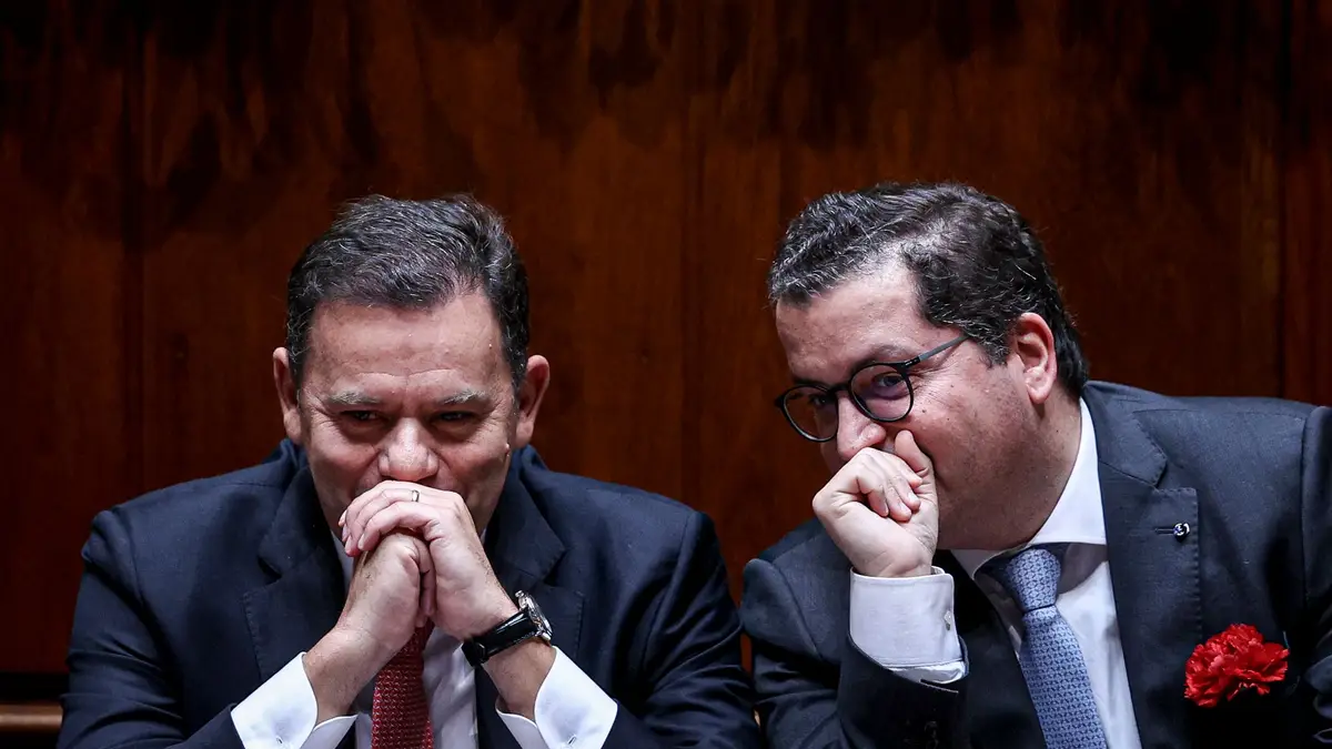 O primeiro-ministro Luís Montenegro e o ministro das Finanças Joaquim Miranda Sarmento