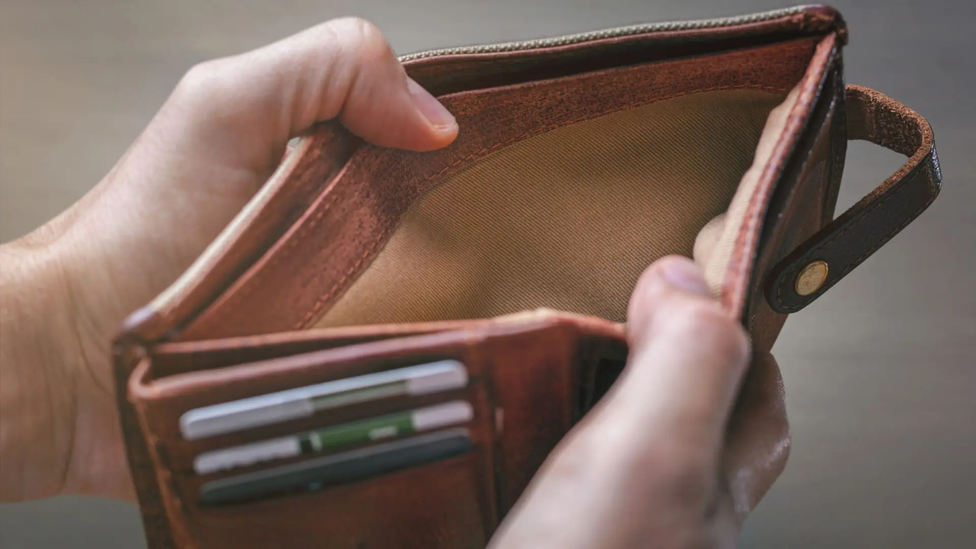 Sete em cada 10 jovens não são financeiramente autónomos e maioria ganha abaixo do salário médio