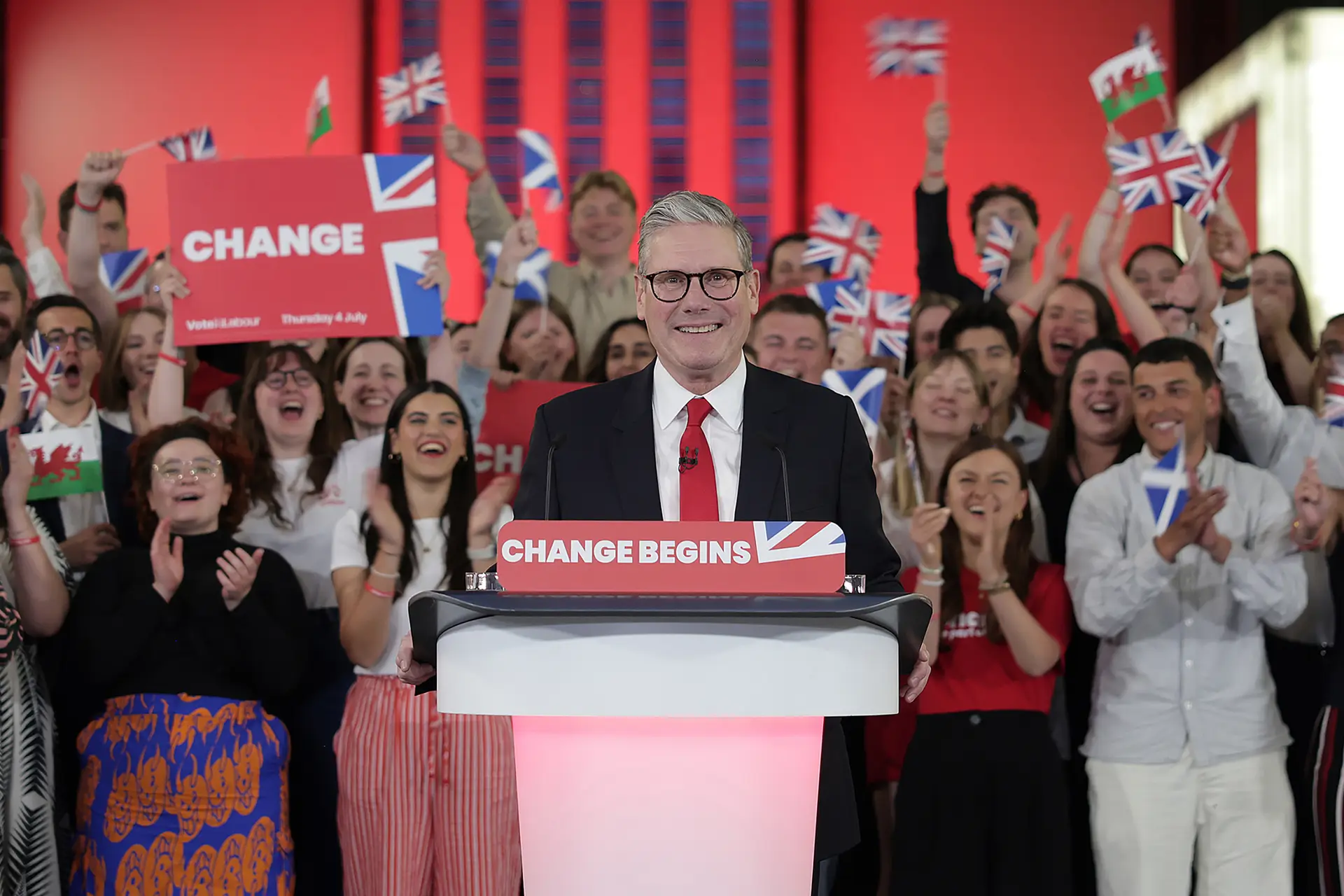Partido Trabalhista garante maioria absoluta: o que muda no Parlamento britânico?