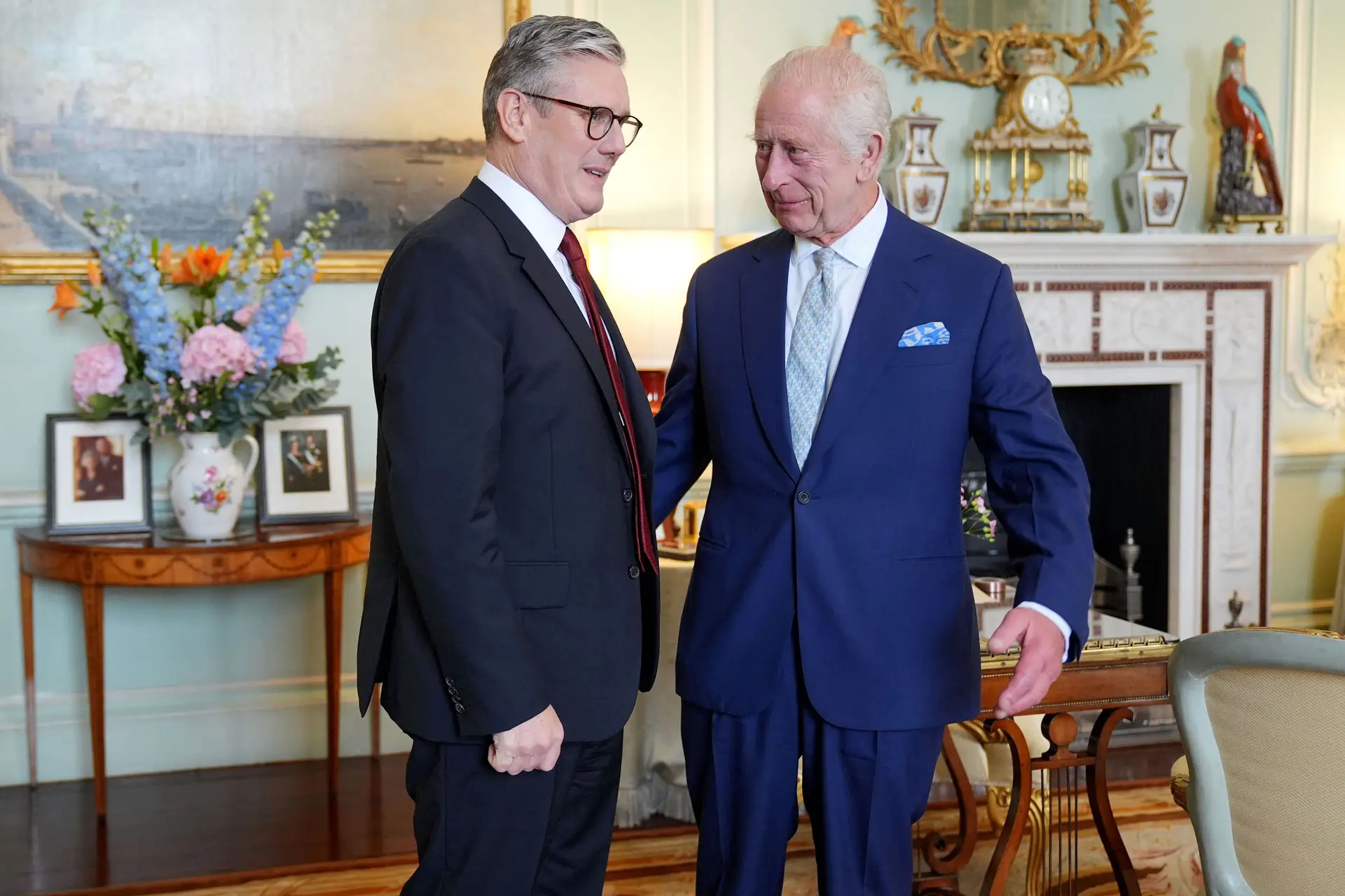 Keir Starmer indigitado primeiro-ministro pelo rei Carlos III (e já tem a agenda cheia)