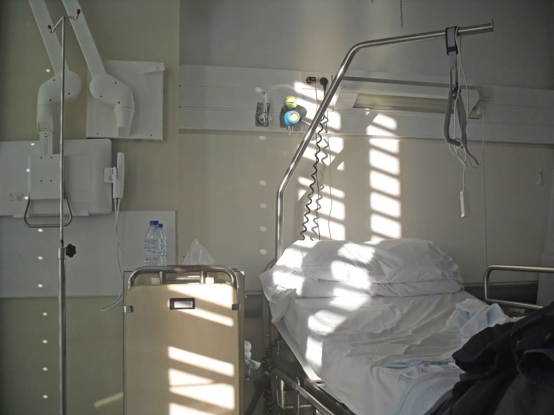 Hospital das Caldas reafirma admissão imediata de grávida após conhecer estado pós-aborto