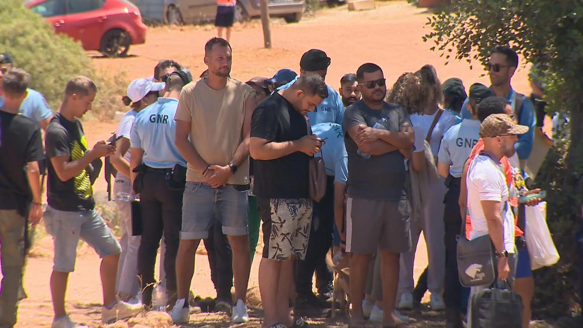 Acampamento ilegal na Guia: moradores desesperados e sem alternativa