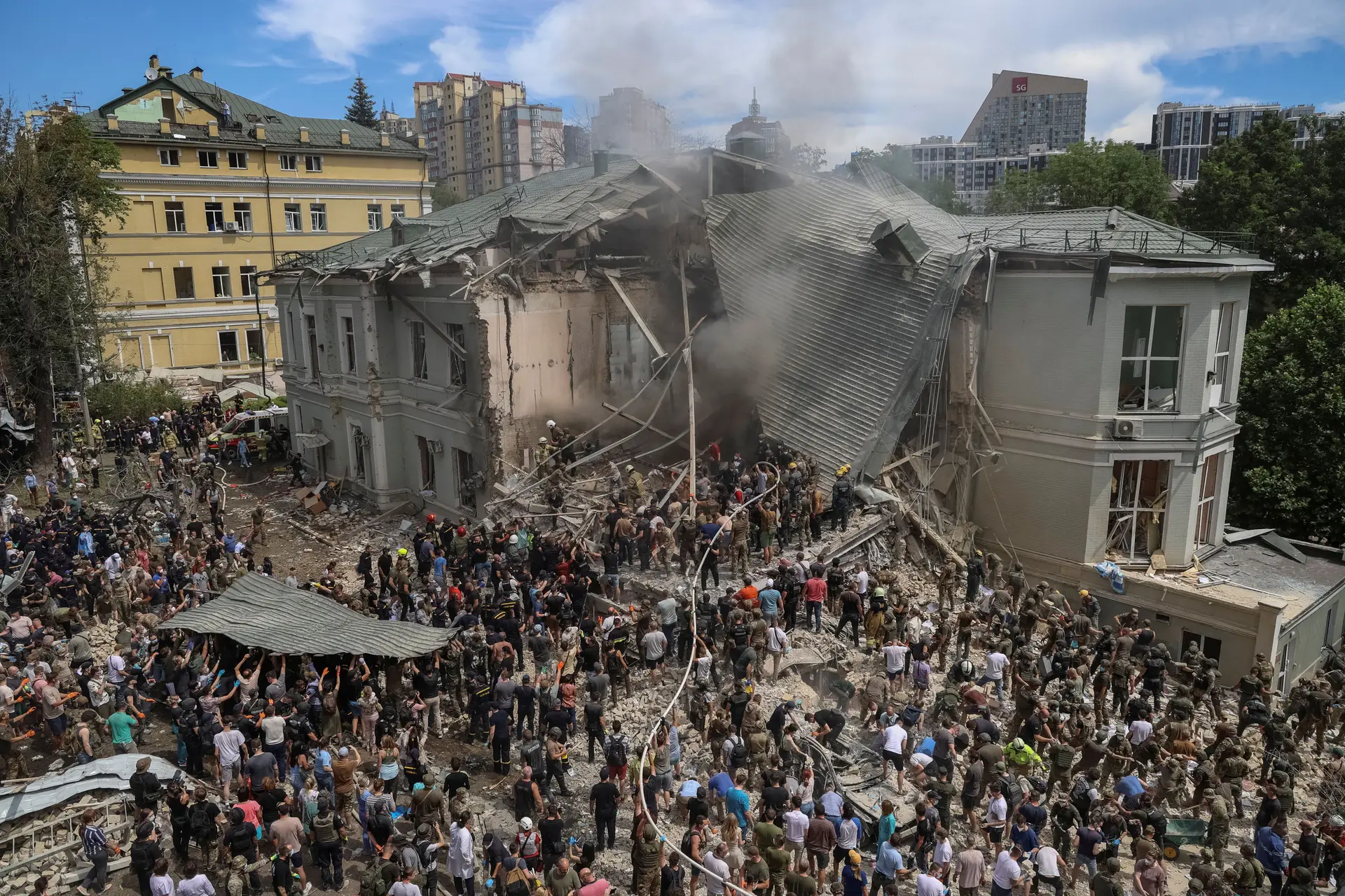 Ucrânia: Trabalho de resgate continua no hospital pediátrico de Kiev