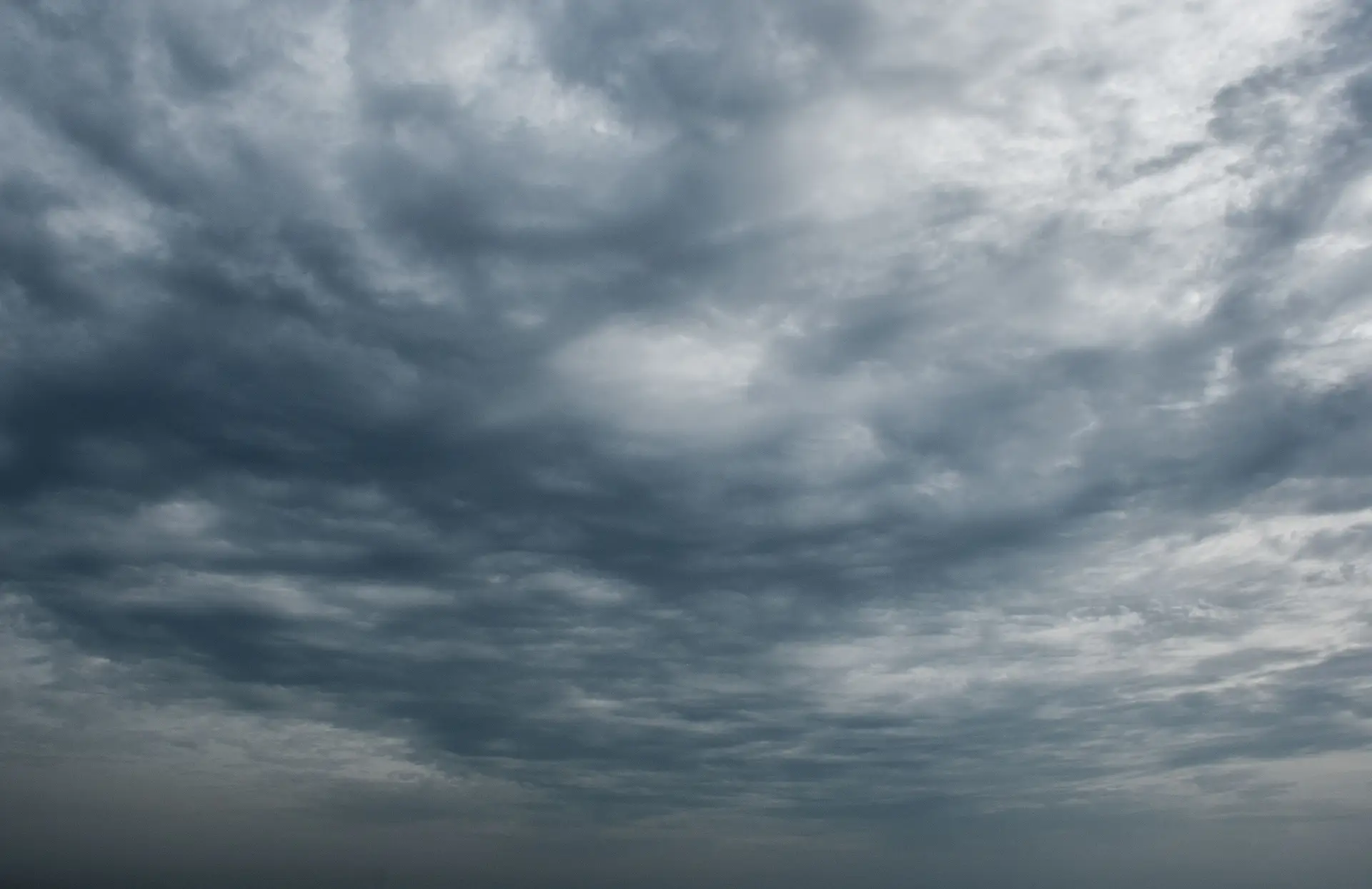 Céu está (e vai continuar) cinzento de Norte a Sul, só duas regiões escapam