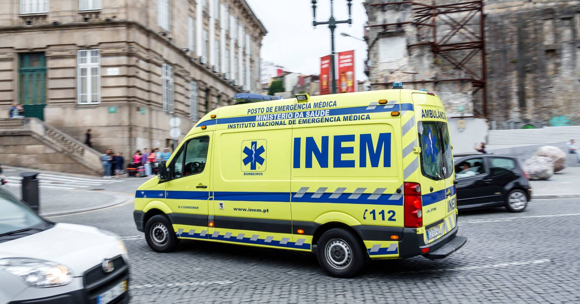 Responsáveis regionais do INEM acumulam funções em hospitais - SIC Notícias