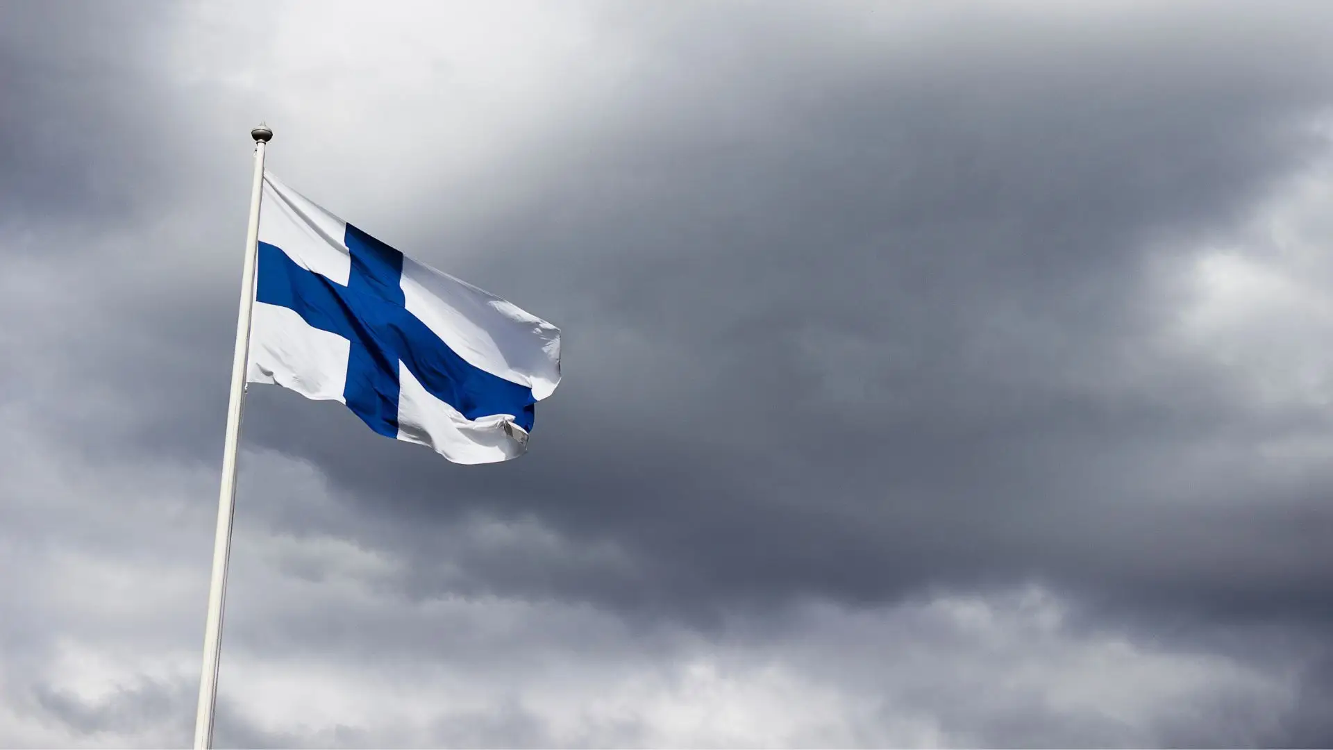 Finlândia adota lei controversa sobre imigração que proíbe entrada de alguns requerentes de asilo