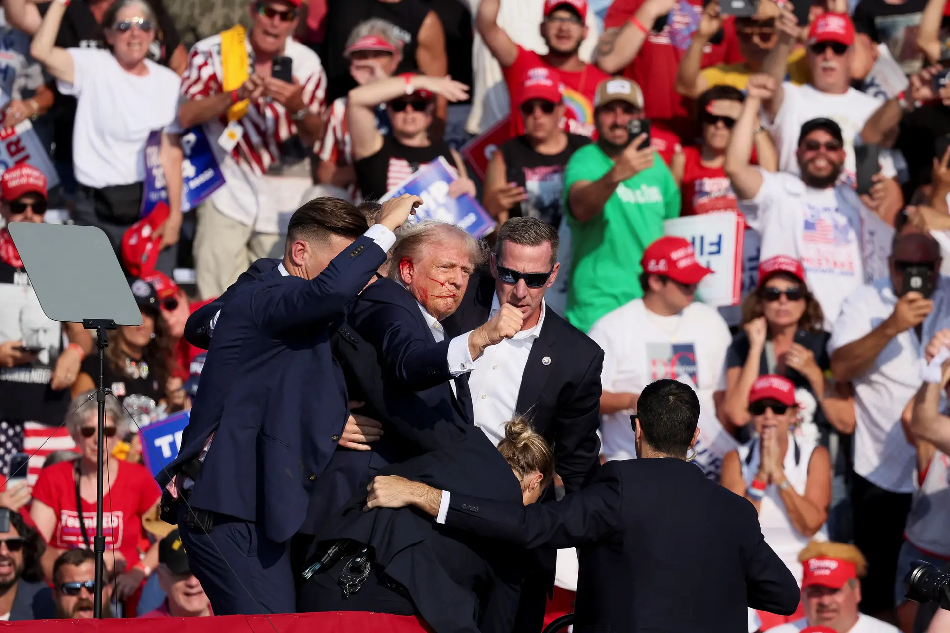 Atirador de Donald Trump terá sido visto 30 minutos antes do ataque por um polícia