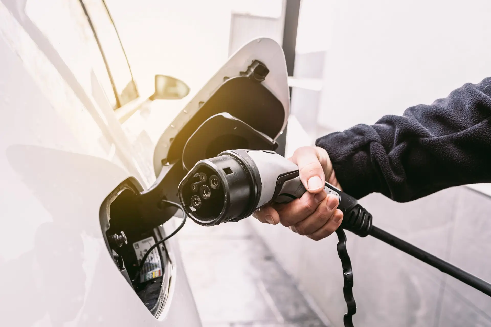 Carros elétricos: China considera sobretaxas da UE "politicamente motivadas"