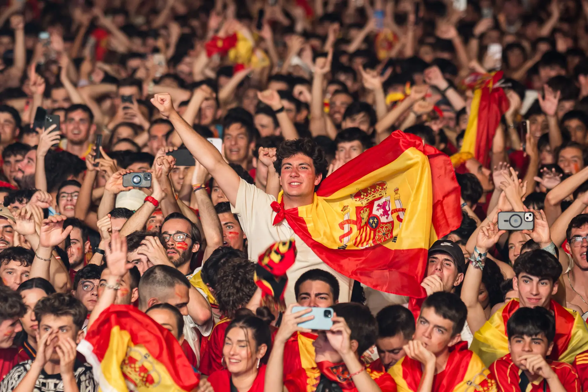 Euforia em Madrid: espanhóis festejam o quarto título europeu