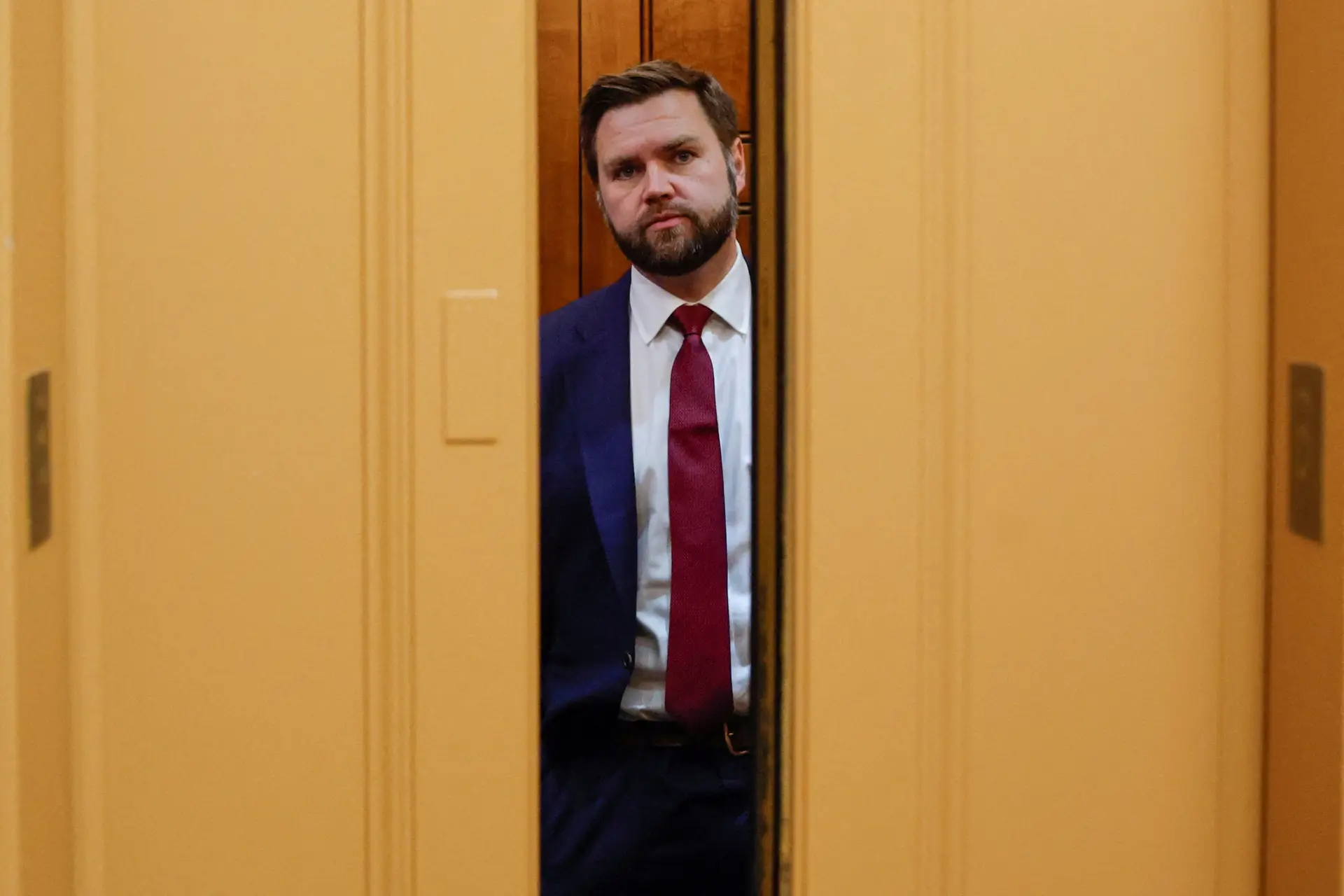 Donald Trump anuncia J.D. Vance como candidato a vice-presidente