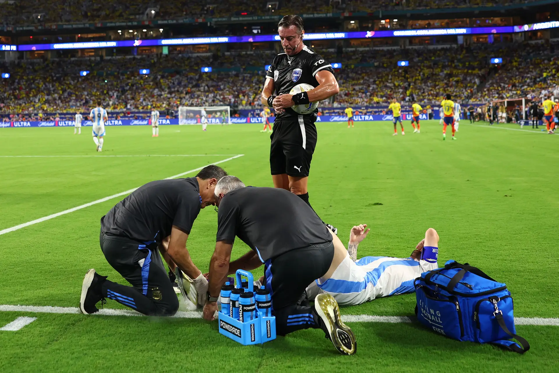 Blessé et souffrant, Messi quitte le terrain en larmes lors de la finale de la Copa América